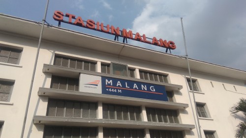 Tampak depan Stasiun Malang Kotabaru di Jalan Trunojoyo, Kota Malang. (Foto: Nurlayla Ratri/MalangTIMES)