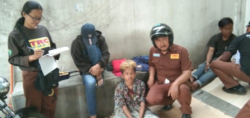 TRC PKMS saat menemukan penyandang kesejahteraan sosial (istimewa)