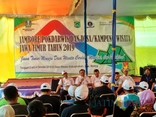 Eko Wihadi memberikan paparan mengenai KWE Puspa Jagad di Jambore Pokdarwis Jatim 2019.(Foto : Malik Naharul/Blitar TIMES)