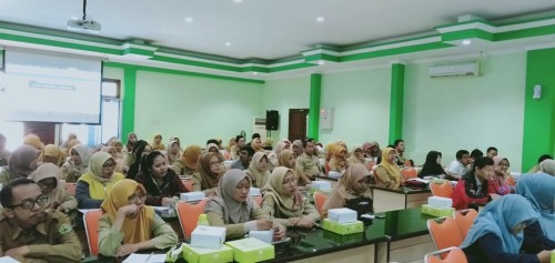 Ratusan operator SD Negeri se-Kota Malang mengikuti sosialisasi aplikasi SIPLaH di Dinas Pendidikan. (Foto: Humas)