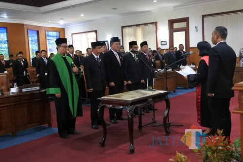 Pelantikan unsur pimpinan dewan pada Selasa (1/10/19) lalu. (foto : dok DPRD Tulungagung)