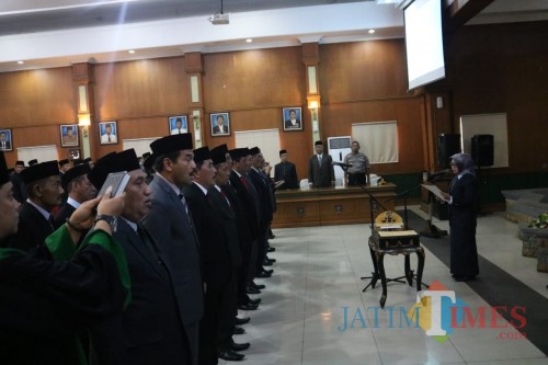 Prosesi pelantikan dan pengambilan sumpah para pejabat pimpinan pratama dan jabatan pengawas di lingkungan Pemkab Jombang. (Foto : Adi Rosul / JombangTIMES)
