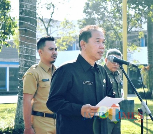 Sekda Kabupaten Malang Didik Budi Muljono saat memberikan sambutan kepada para ASN (Nana)