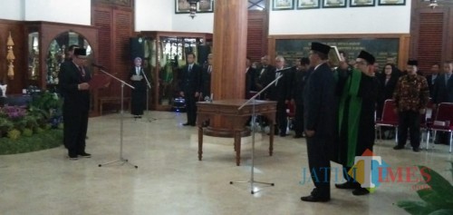 pelantikan Pj Sekda oleh Bupati Tulungagung, Maryoto Birowo siang tadi di Pendopo Tulungagung (foto : Joko Pramono/Jatim Times)