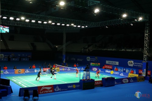 Pertandingan semifinal ganda campuran antara Alfian/Angelica (kiri) menghadapi Adnan/Mychelle (Hendra Saputra)