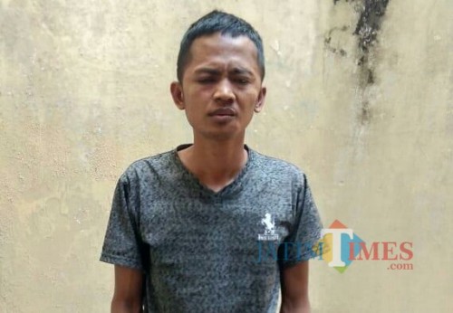 Rifkiandri (25) kini harus menghuni sel tahanan Polres Lumajang (Foto : Moch. R. Abdul Fatah / Jatim TIMES)