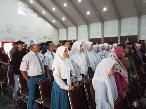 Para pelajar yang mengikuti seminar dan talkshow dalam rangka hari anti narkoba internasional (Anggara Sudiongko/MalangTIMES)