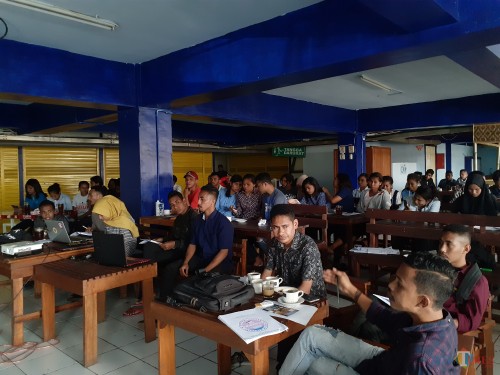 Suasana Musyawarah Anggota IMAKMA di Coffe Times, Minggu (6/10) (Arifina Cahyanti Firdausi/MalangTIMES)