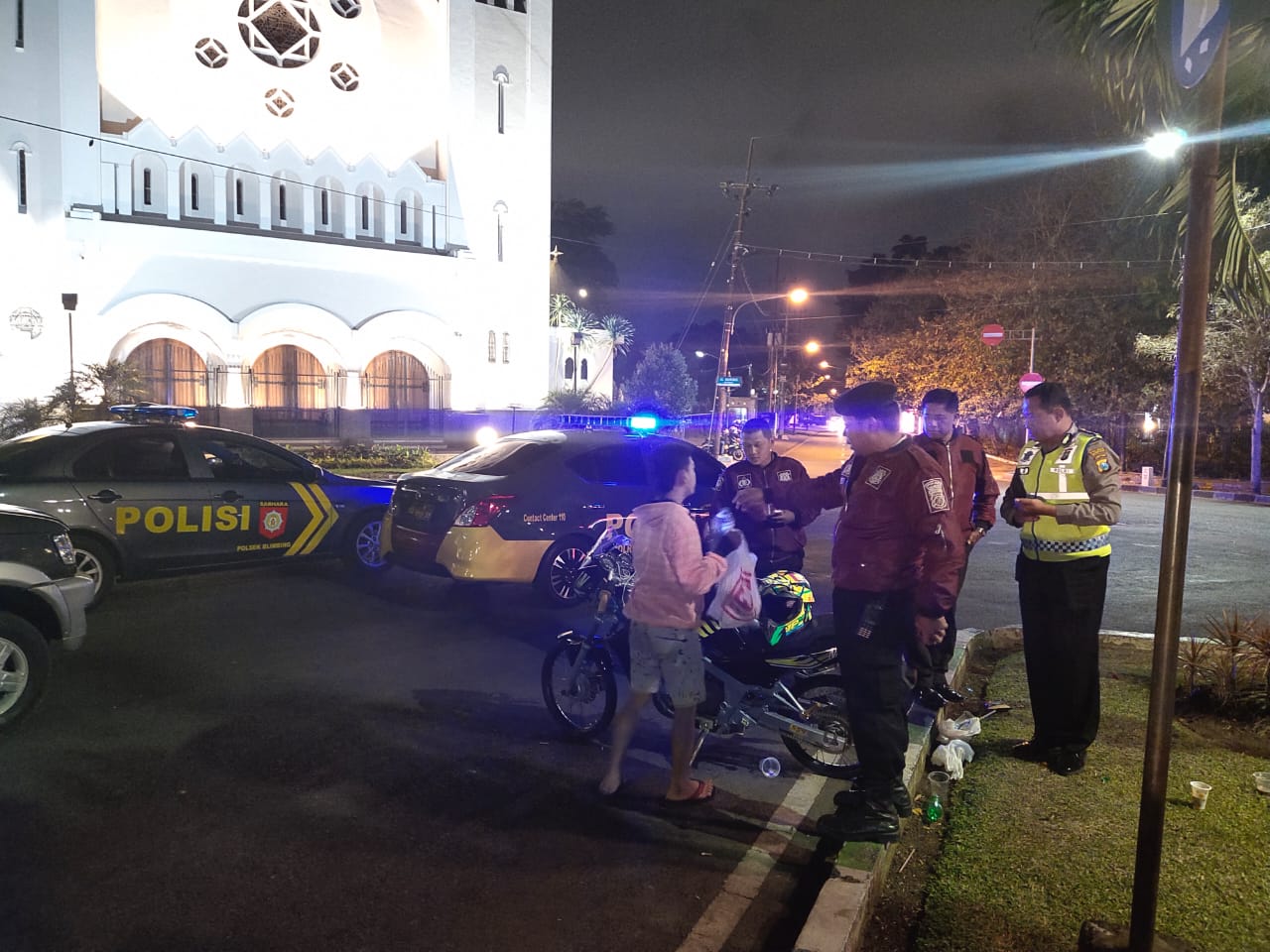 Petugas saat melakukan patroli skala besar (ist)