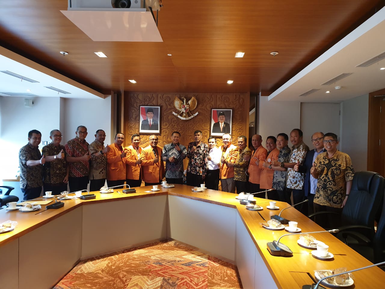Forum Dekan Ilmu-Ilmu Sosial PTN se-Indonesia saat mengunjungi Ketua MPR Bambang Soesatyo di Jakarta. (Foto: istimewa)