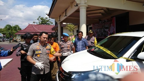 Kapolres Trenggalek AKBP Jean Calvijn Simanjuntak saat menggelar konferensi pers