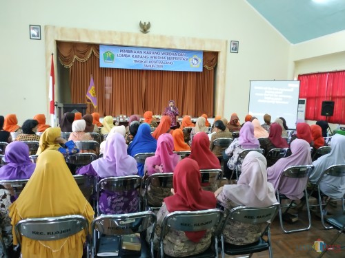 Suasana kegiatan pembinaan lansia di Kecamatan Klojen. (Hendra Saputra)