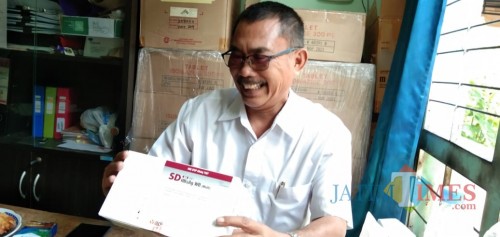 Kasi P2P Dinas Kesehatan Tulungagung, Didik Eka tunjukan HBIG (foto : Joko Pramono/JatimTIMES)