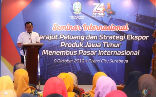 Sekdaprov Heru Tjahjono saat membuka Seminar Internasional