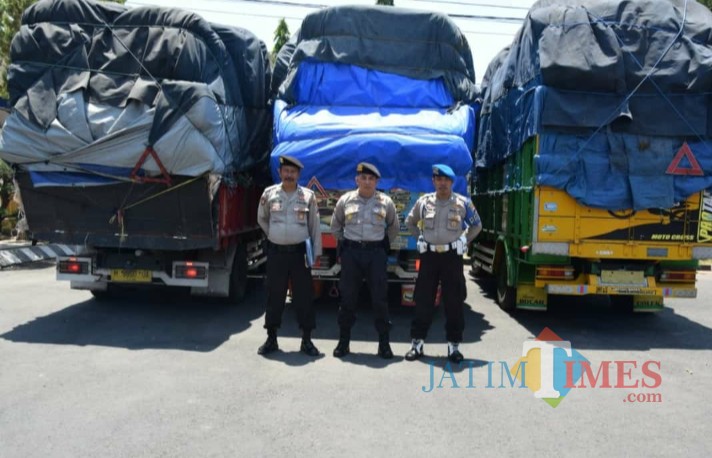 Tiga truk diamankan di Polres Pamekasan. (Fahrurrosyi)