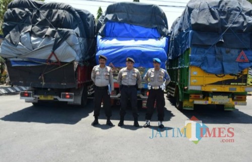 Tiga truk diamankan di Polres Pamekasan. (Fahrurrosyi)