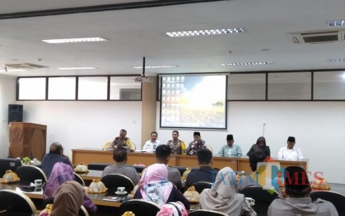 Dialog tematik dan desk pemilihan kepala desa (pilkades) serentak yang digelar DPRD Kabupate Blitar.