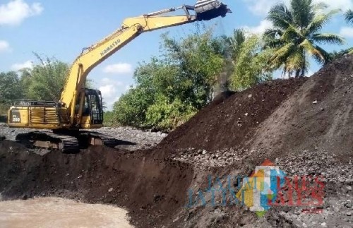 Tambang pasir Lumajang (Foto : Moch. R. Abdul Fatah / Jatim TIMES)