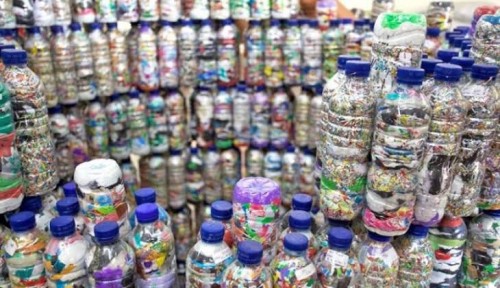 Ecobricks menjadi solusi pengelolaan limbah sampah yang kini dimasifkan di berbagai lembaga pendidikan di Kabupaten Malang (Ist)