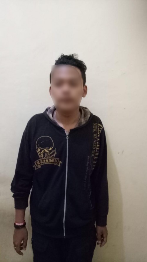 Tersangka Choirul Anam alias Kuncung beserta barang bukti narkotika saat diamankan polisi (Foto : Humas Polres Malang for MalangTIMES)
