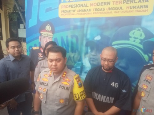 Kapolres Malang Kota, AKBP Dony Alexander SIK, MH saat merilis motivator penampar siswa SMK Muhammadiyah 2 Malang (Anggara Sudiongko/MalangTIMES)