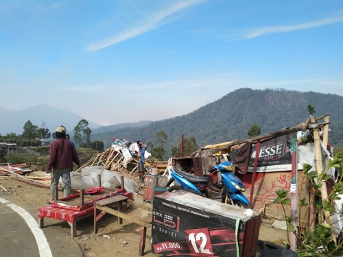 Angin Kencang Porak-porandakan Desa Sumber Brantas