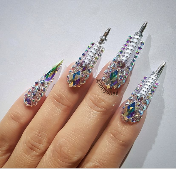 Salah satu nail art kuku alat tulis karya Tony Lee. (Source: Instagram @tonysnail)