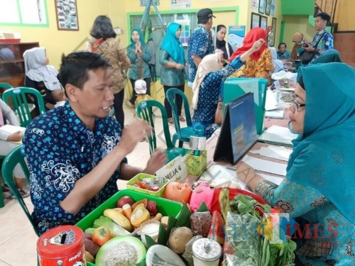 Suasana kegiatan penilaian Taman Posyandu Matahari oleh Dinkes Kota Malang (Foto: Dinkes Kota Malang)