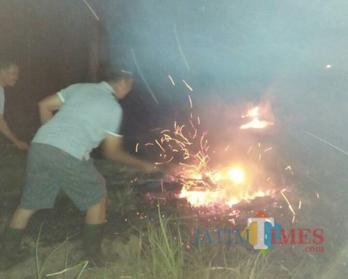 Foto Muhlis / Jatim Times/kebakaran hutan