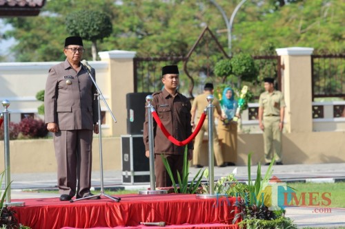 Bupati Blitar Rijanto menjadi irup upacara Hari Santri Nasional.(Foto : Aunur Rofiq/BlitarTIMES)
