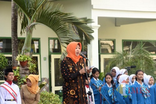 Wakil Wali Kota Kediri Lilik Muhibbah saat memberikan sambutan dalam pengukuhan Satgas P4GN. (eko Arif s /JatimTimes)