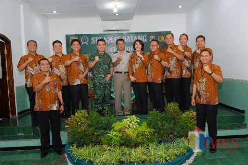 Dandim 0808/Blitar Letkol Inf Kris Bianto bersama peserta didik kuliah kerja lapangan (KKL) Sespimmen Polri.