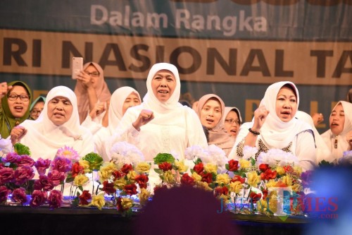 Gubernur Jatim Khofifah Indar Parawansa saat membuka acara Jatim Bersalawat. (eko Arif s /JatimTimes)