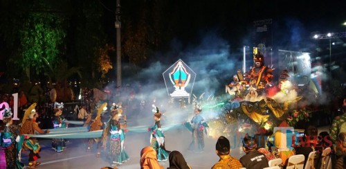 Kisah rambut monte dipentaskan Tim Kesenian Kab Blitar di Jatim Specta Night Carnival 2019