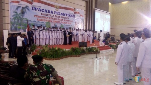 Suasana Pelantikan 148 Kepala Desa yang digelar di Gedung Balai Serba Guna (foto : Moh. Ali Makrus / JatimTIMES)