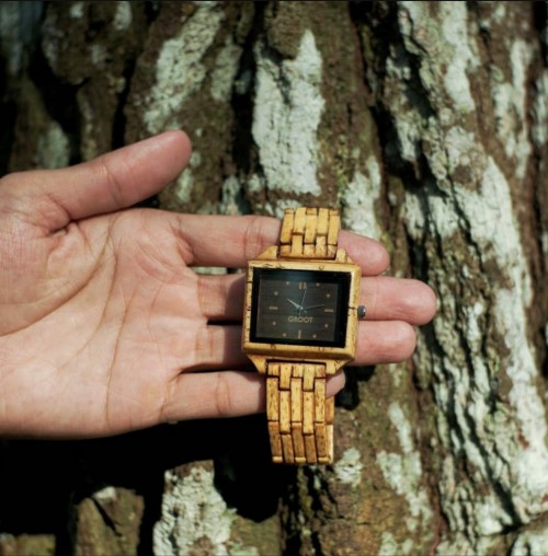Produk jam tangan berbahan tulang hewan. (Foto: Instagram @grootwatch)