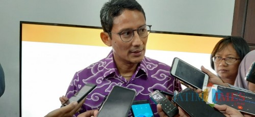 Sandiaga Uno saat diwawancara awak media. (Foto: Imarotul Izzah/MalangTIMES)