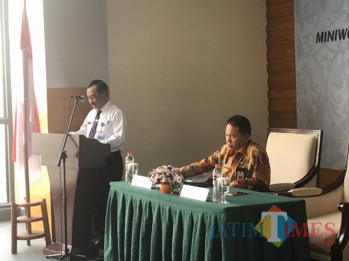 Sekda Kabupaten Malang Didik Budi Muljono (kanan) menyampaikan NPHD Pilkada direncanakan ditandatangani Pemkab Malang dengan Bawaslu, Senin (28/10/2019) depan (Nana)