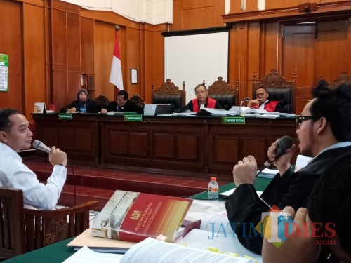 Eri Cahyadi ketika diperiksa di persidangan