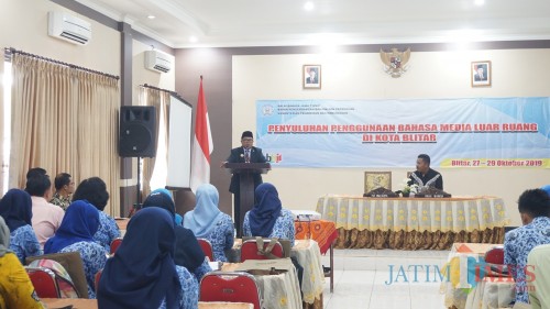 Penyuluhan penggunaan bahasa media luar ruang yang digelar Pemkot Blitar.(Foto : Aunur Rofiq/BlitarTIMES)
