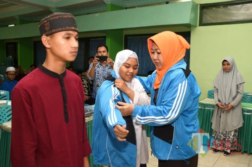 Wakil Walikota Kediri Lilik Muhibbah saat melepas peserta Pospeda. (eko Arif s/JatimTimes)