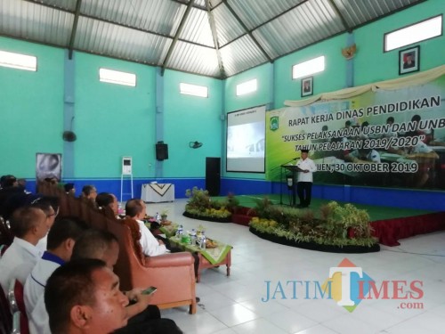 Bupati Malang HM Sanusi saat menghadiri agenda Rakor persiapan USBN dan UNBK di SMPN 3 Kepanjen (Foto : Ashaq Lupito / MalangTIMES)