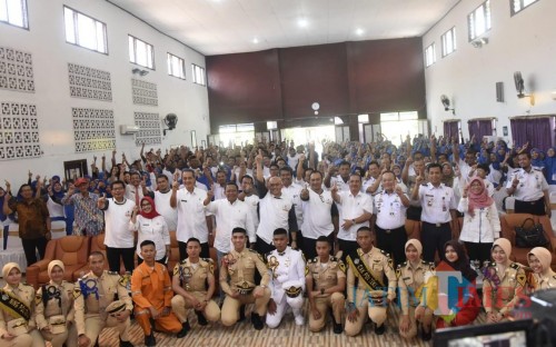 Ratusan siswa SMA 1 Kota Kediri saat mengikuti pentas edukasi transportasi. (eko Arif s /JatimTimes)