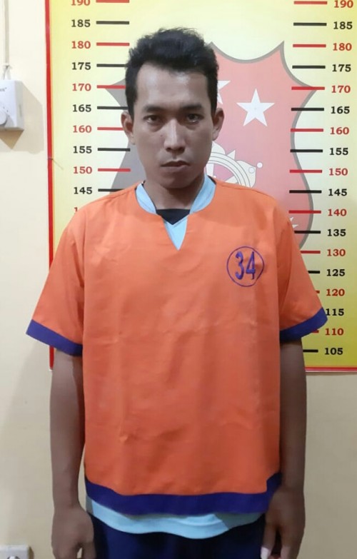 Tersangka Slamet Handoko, pria yang tega menggauli anak tirinya.
