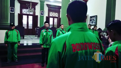 Komisi 1 DPRD Bondowoso sidak Dispenduk (Foto: Muhlis/JatimTIMES)