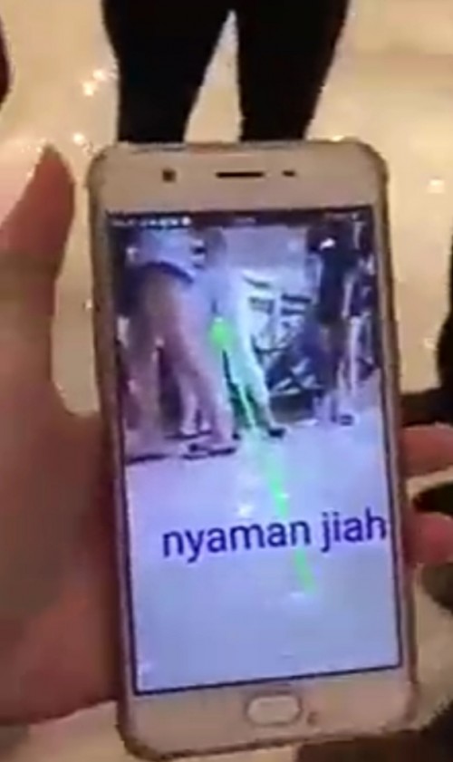 Capturean foto yang diambil oknum driver ojek online (ist)