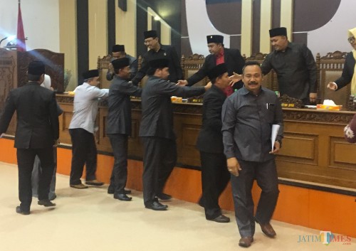 Penyerahan usulan Hak Interpelasi