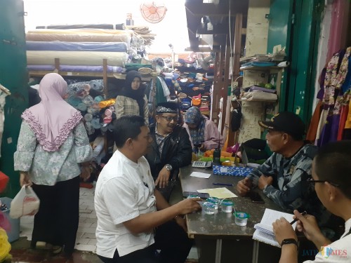 Suasana sidak Komisi B DPRD Kota Malang ke Pasar Besar, Rabu (6/11) (Arifina Cahyanti Firdausi/MalangTIMES)