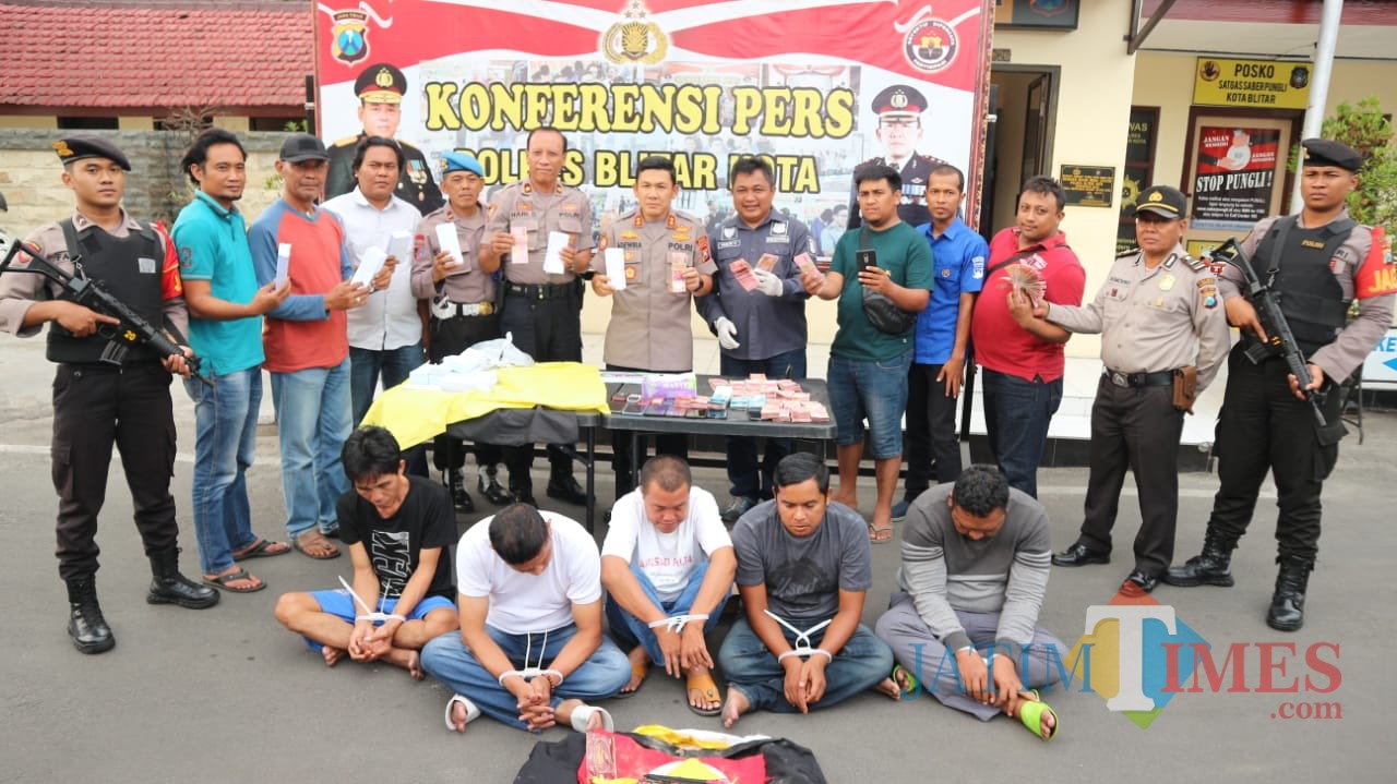 Kelima pelaku penipuan uang ratusan juta diringkus Polres Blitar Kota