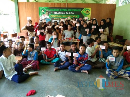 Pelatihan sablon sukses digelar FKIP Unisba Blitar